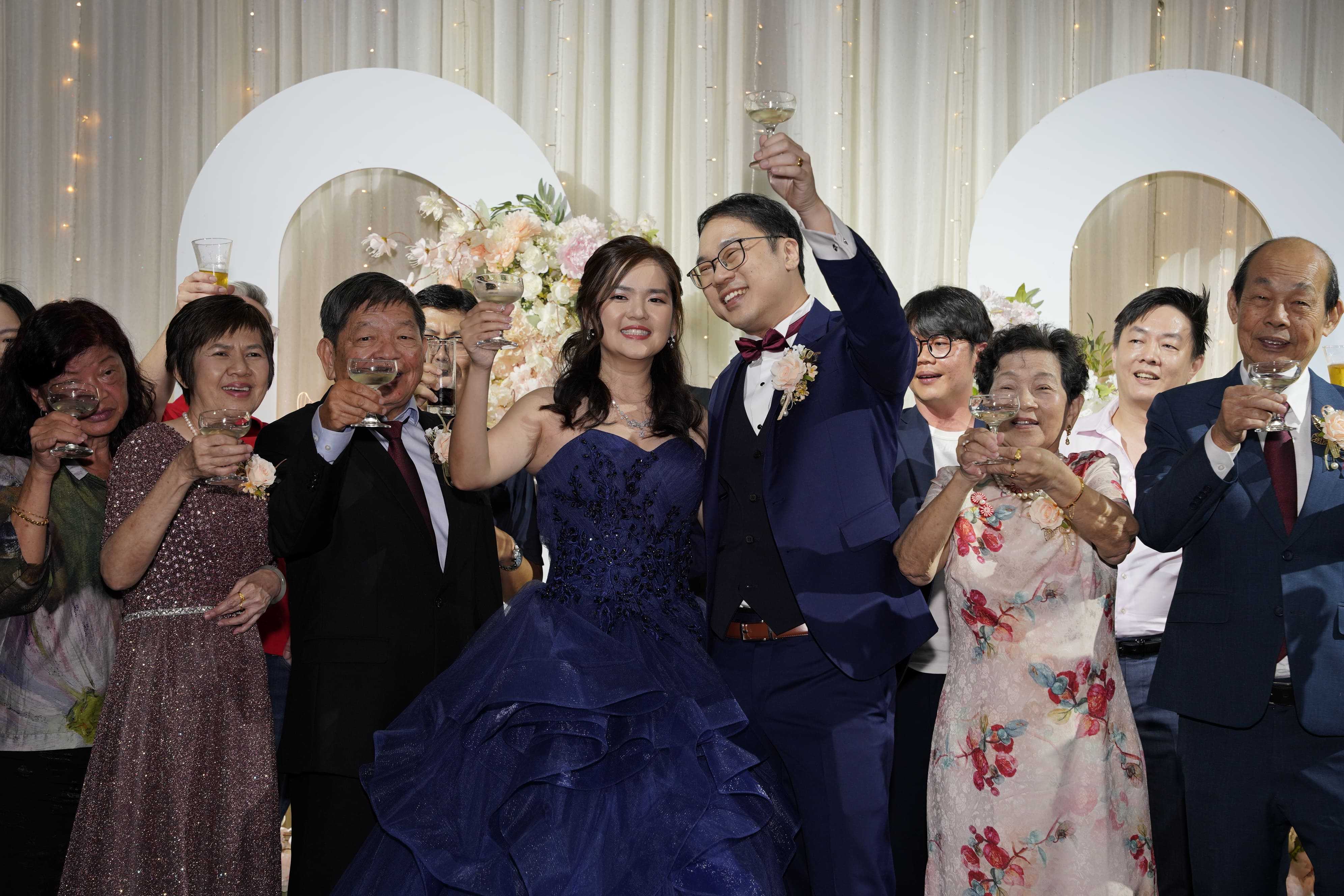 Roving photographer sample of a candid wedding moment